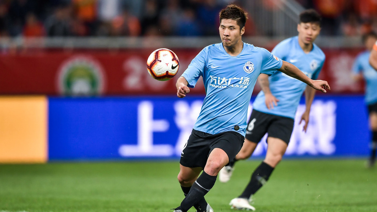 包含大连一方客场不敌青岛黄海再次遭遇失利的词条