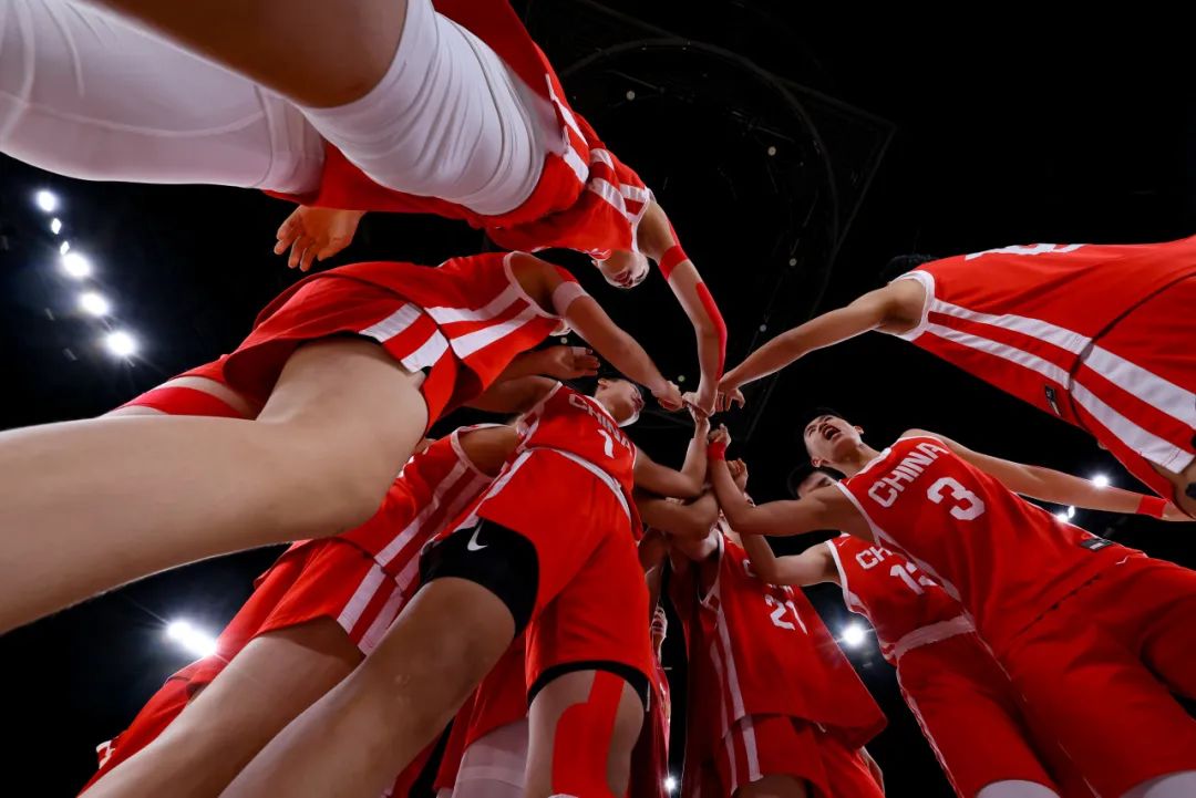 包含中国球队表现不俗，成功击败对手，晋级强的词条