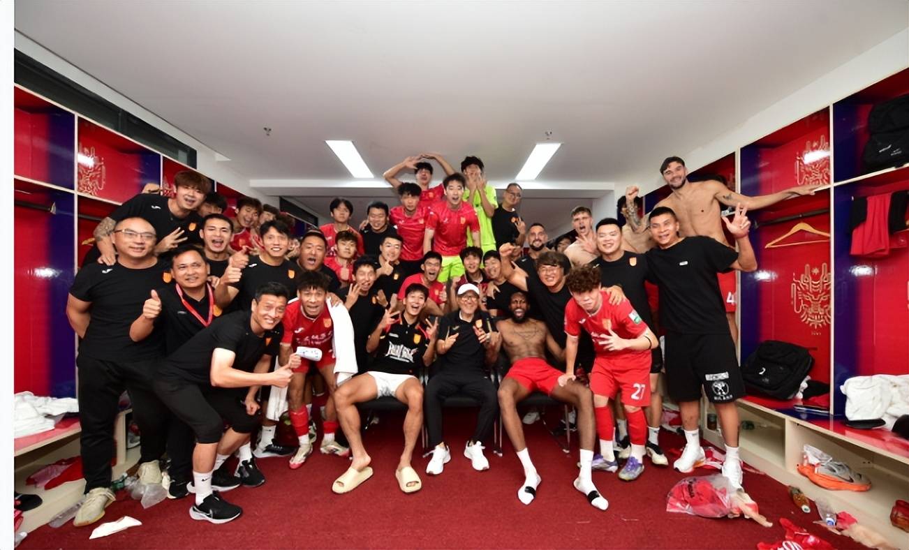 包含亚特兰大迎战热那亚，赛场火药味十足的词条